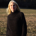 Gestreifter Raglanpullover mit Rollkragen und Glitzer